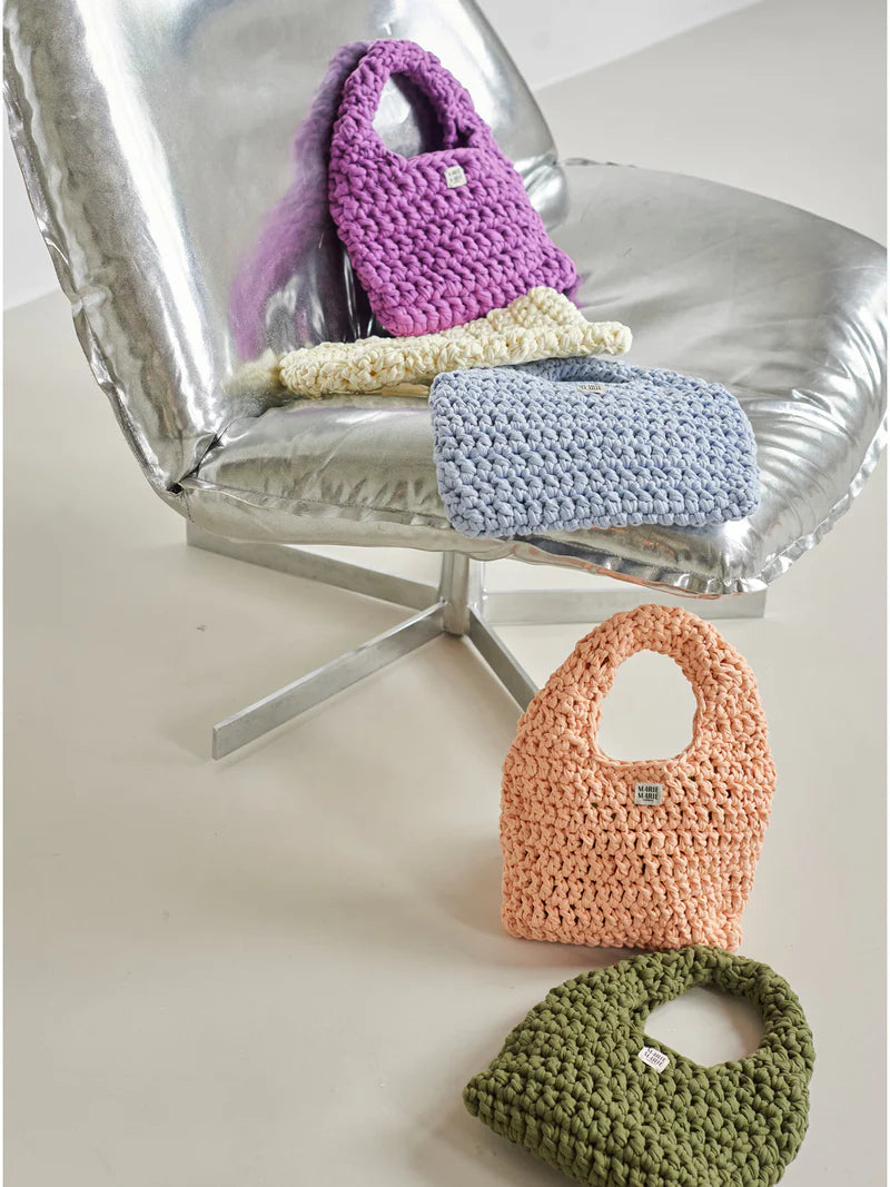 Chunky crochet bump bag